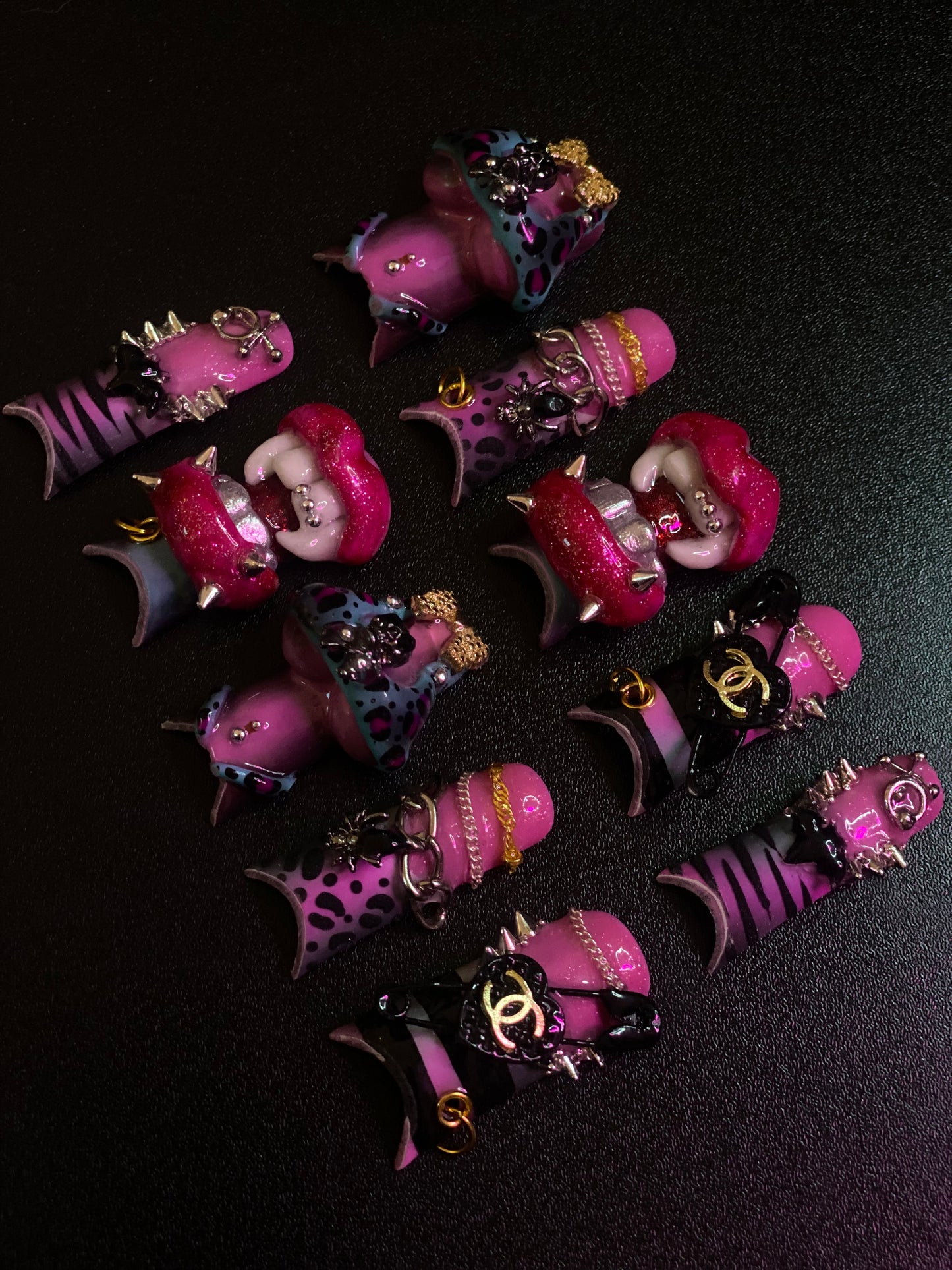 Fangs | Press on nails