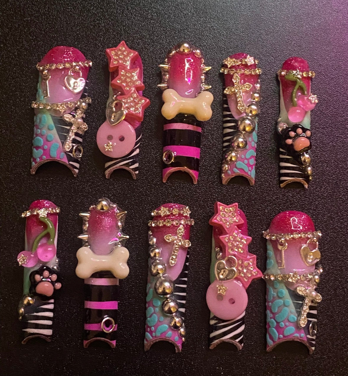 Monstå | Press on nails
