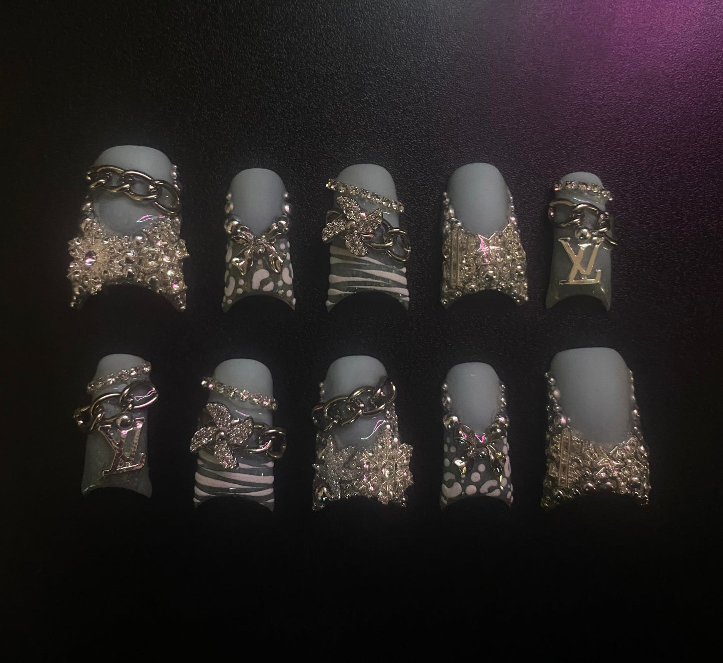 Frosted Tips | Press on nails