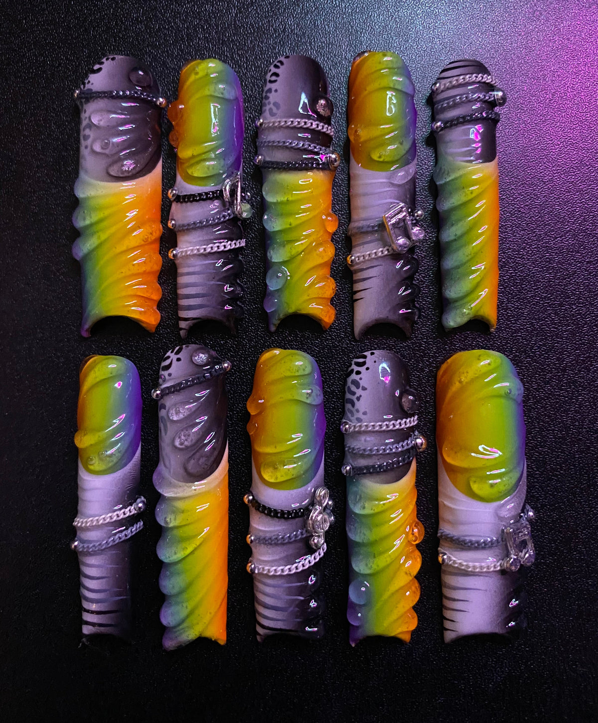 Opposites attract | Press on nails
