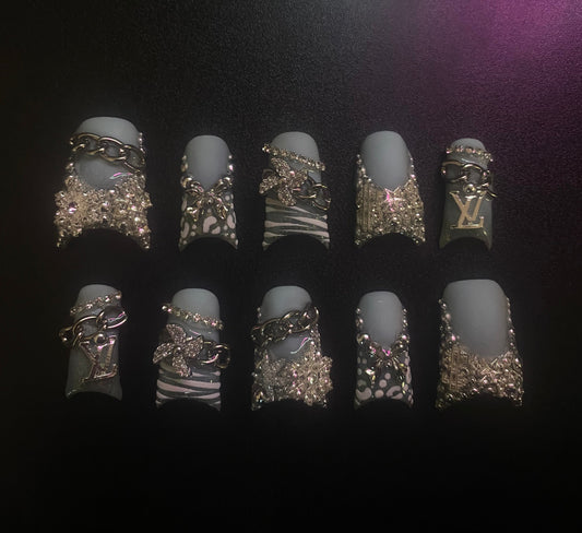 Frosted Tips | Press on nails